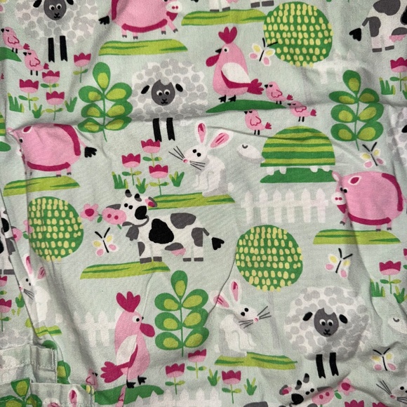 Women’s Printed Scrub Tops - Picture 13 of 16